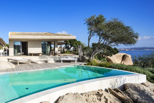 Daybeds in teak - sun loungers - pool