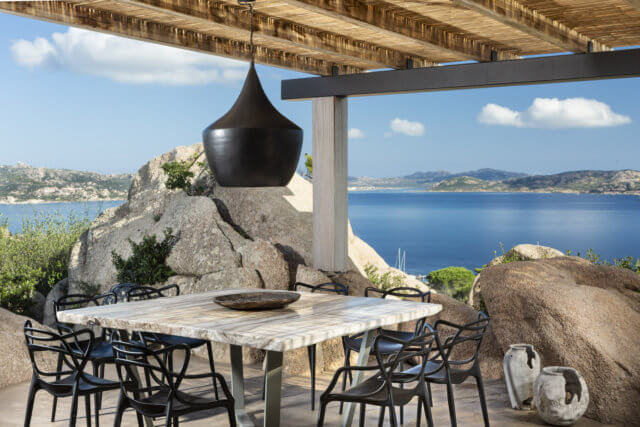outdoor table in petrified wood - Tavolo in legno fossile - Tisch aus holzfossil
