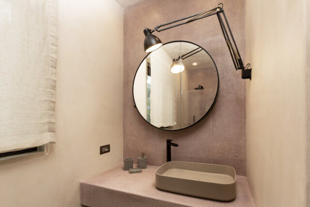 bathroom in purple resin - bagno in resina decorata - Badezimmer in harz dekoriert