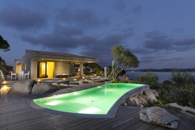 pool by night - piscina di notte - schwimmbad bei nacht